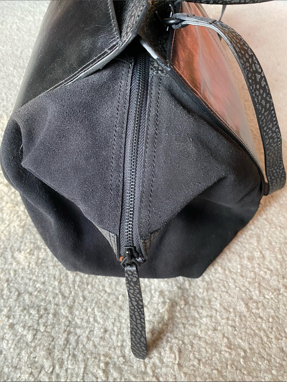 Weekender Liebeskind black leather bag - Picture 9 of 11